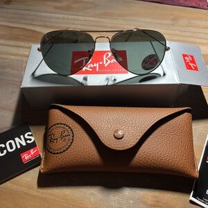 Ray-Ban 3025 Gold Metal Aviator Gray Polarized Sunglasses